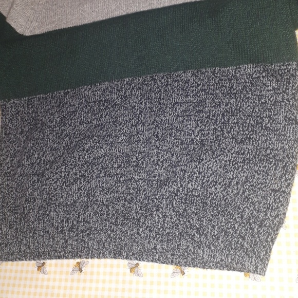 ‼️ Old Navy Tri Color Knit Sweater size M - Picture 5 of 7